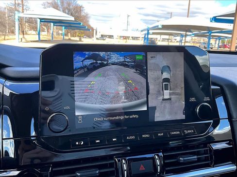 Used 2025 Nissan Pathfinder SL image 26