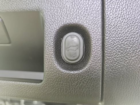 Used 2019 Cadillac Escalade Luxury AWD/4WD image 14