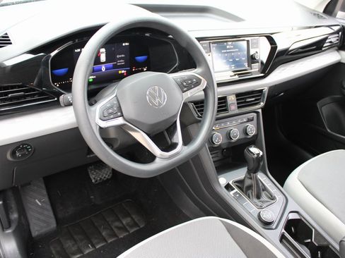 Certified 2022 Volkswagen Taos S image 8