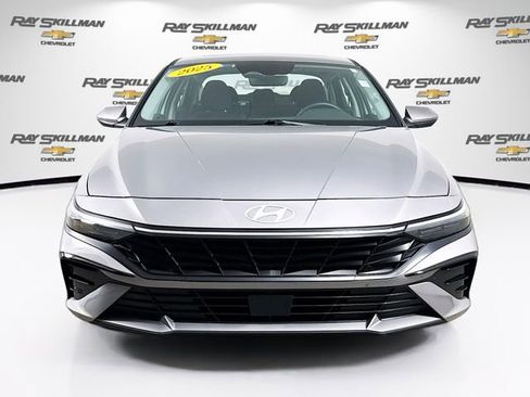 Used 2025 Hyundai Elantra SEL FWD image 2