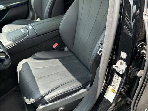 Used 2024 Mercedes-Benz E 350 4MATIC Sedan image 4
