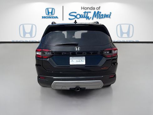 Used 2025 Honda Pilot TrailSport image 26