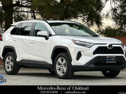 Used 2022 Toyota RAV4 XLE image 1