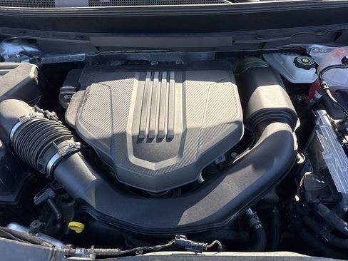 Used 2025 GMC Acadia Elevation image 37