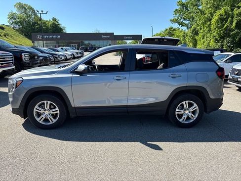 Used 2024 GMC Terrain SLE AWD/4WD image 2