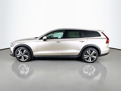 New 2026 Volvo V60 B5 Cross Country Plus w/ Climate Package image 4