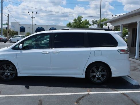 Used 2017 Toyota Sienna SE Premium FWD image 11