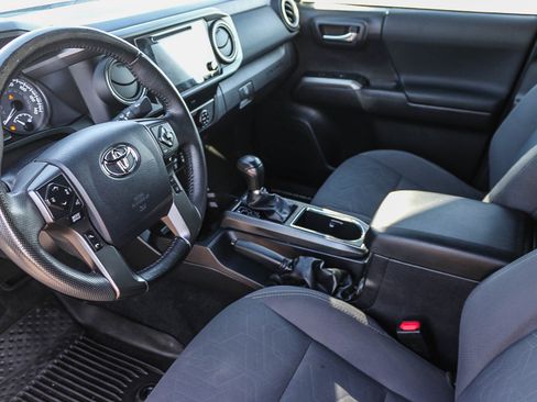 Certified 2019 Toyota Tacoma TRD Off-Road image 18