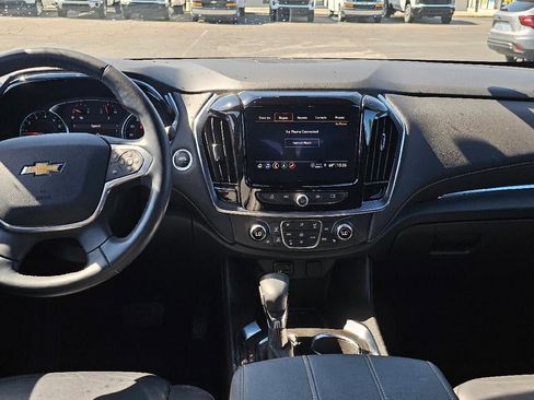 Used 2023 Chevrolet Traverse LT w/ LT Premium Package FWD image 12