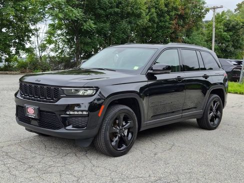 Used 2023 Jeep Grand Cherokee Limited w/ Black Appearance Package AWD/4WD image 10