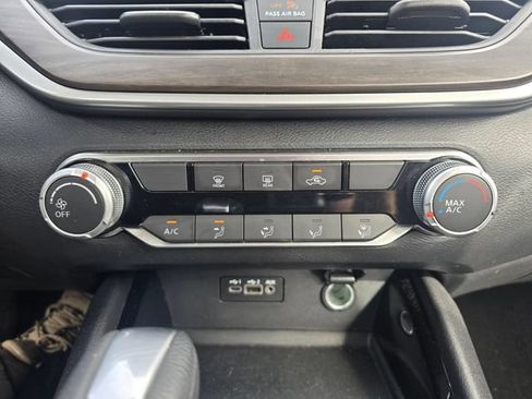 Used 2024 Nissan Altima 2.5 SV FWD image 22