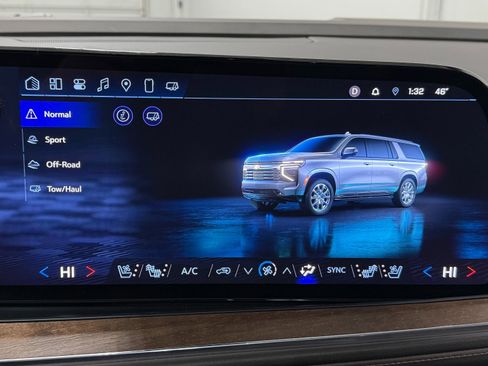 Used 2025 Chevrolet Suburban High Country image 33