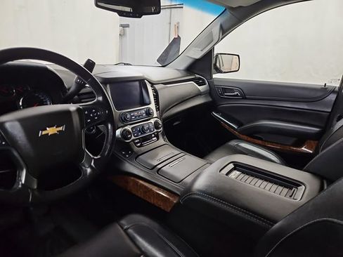 Used 2020 Chevrolet Suburban Premier AWD/4WD image 33