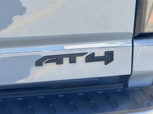 Used 2024 GMC Sierra 2500 AT4 w/ AT4 Preferred Package image 8