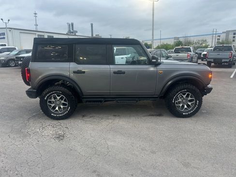 Used 2023 Ford Bronco Badlands image 4