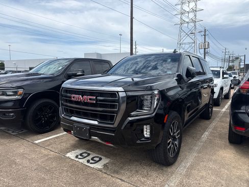 Used 2024 GMC Yukon XL AT4 w/ Technology Package AWD/4WD image 4
