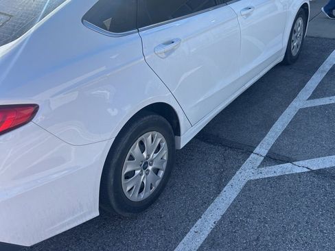 Used 2019 Ford Fusion S image 3