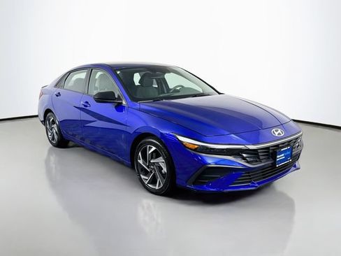 Certified 2025 Hyundai Elantra Sport FWD image 10