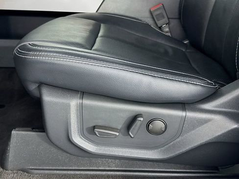 Used 2022 Ford F250 Lariat w/ Tremor Off-Road Package image 23