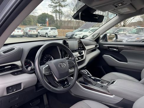 Used 2020 Toyota Highlander Limited image 11