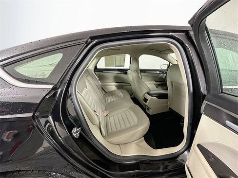 Used 2019 Ford Fusion SE image 25