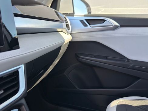 New 2026 Volkswagen Taos SE image 20