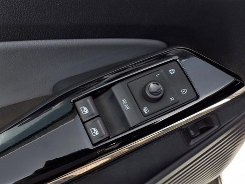 Used 2024 Volkswagen ID.4 S image 16