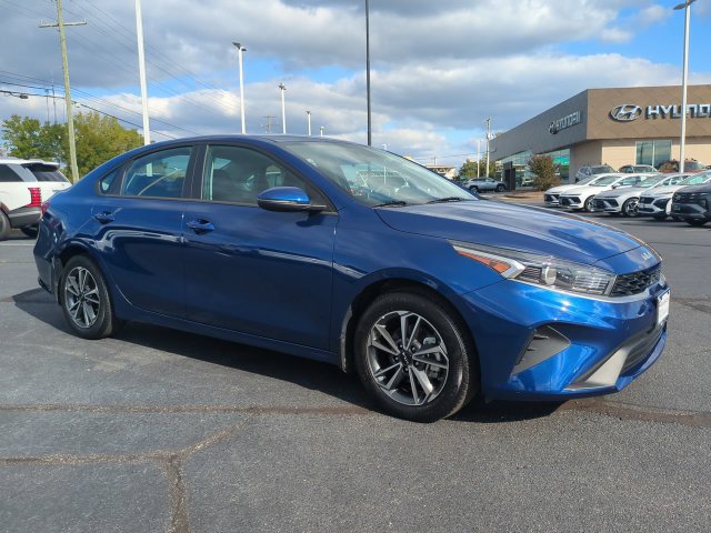 Used 2023 Kia Forte LXS w/ LXS Technology Package FWD image 2