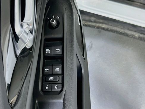 Used 2022 Jeep Compass Latitude w/ Sun and Sound Group AWD/4WD image 17