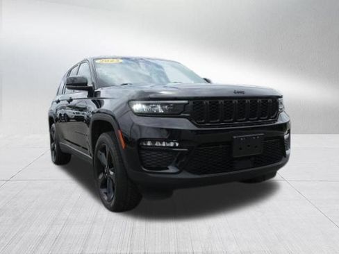 Certified 2023 Jeep Grand Cherokee Limited w/ Black Appearance Package AWD/4WD image 9