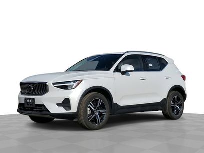 Used 2025 Volvo XC40 B5 Core
