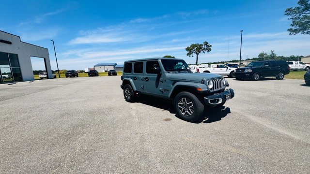 New 2026 Jeep Wrangler Unlimited Sahara w/ Technology Group AWD/4WD image 10