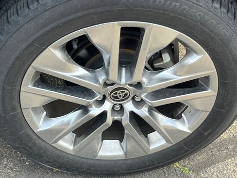 Used 2021 Toyota RAV4 XLE Premium AWD/4WD image 22
