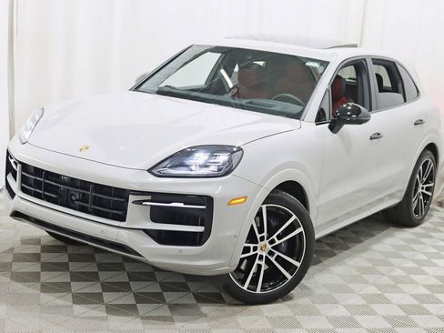 Used 2024 Porsche Cayenne image 6