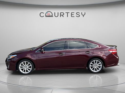 Used 2013 Toyota Avalon XLE Touring FWD image 4