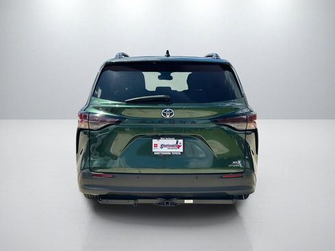 Used 2023 Toyota Sienna XLE w/ XLE Plus Package FWD image 6