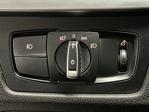 Used 2017 BMW 330i xDrive Sedan AWD/4WD image 16