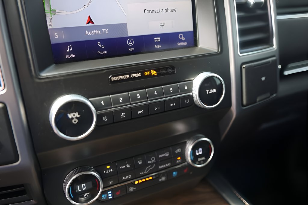 Used 2021 Ford Expedition Platinum RWD image 19