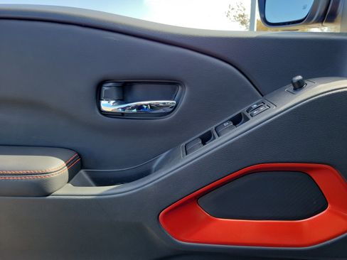 Used 2025 Nissan Frontier PRO-4X w/ Pro Premium Package image 17