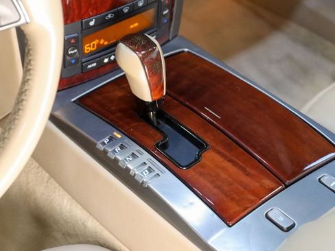 Used 2008 Cadillac XLR RWD image 18