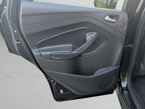 Used 2017 Ford Escape Titanium image 31