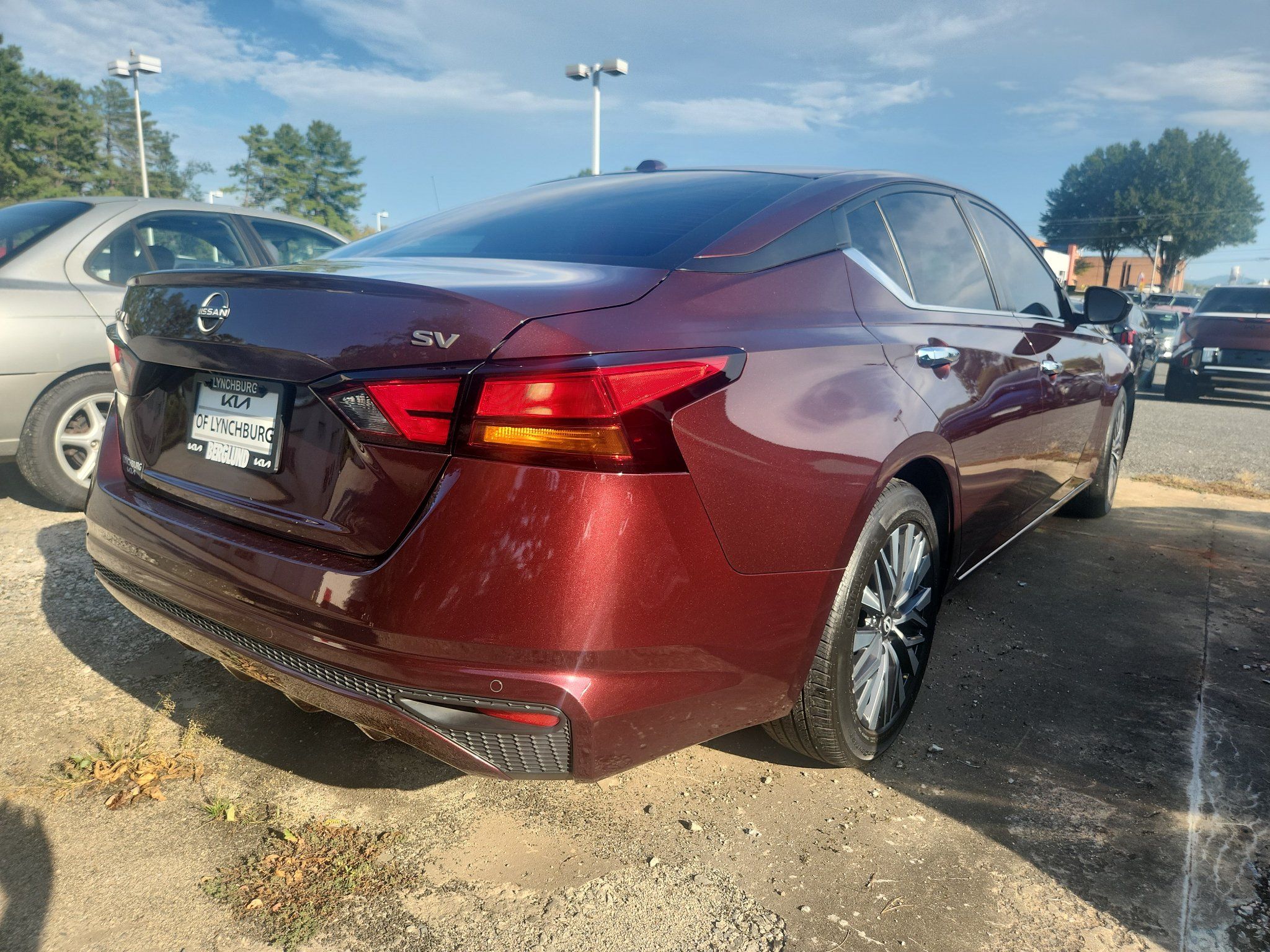 Used 2024 Nissan Altima 2.5 SV FWD image 8