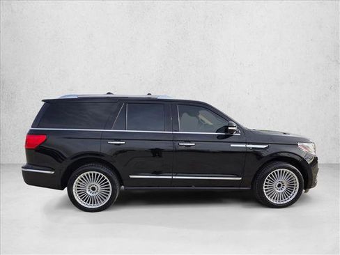 Used 2019 Lincoln Navigator Reserve image 4