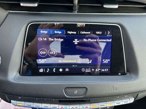 Used 2021 Cadillac XT4 Premium Luxury AWD/4WD image 17