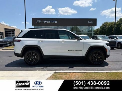 Used 2024 Jeep Grand Cherokee Altitude AWD/4WD image 1