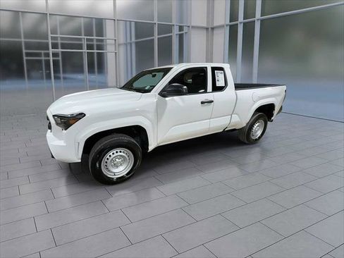 Certified 2025 Toyota Tacoma SR image 4