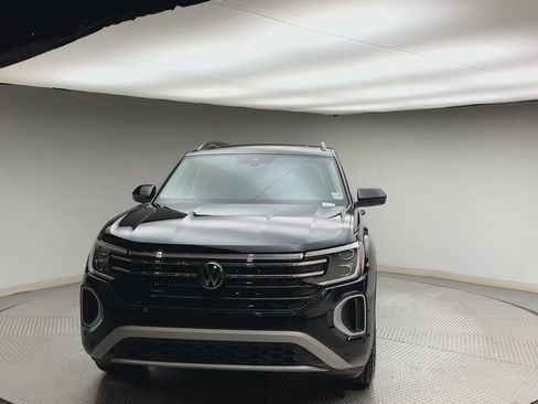 Used 2024 Volkswagen Atlas Peak Edition SE AWD/4WD image 7