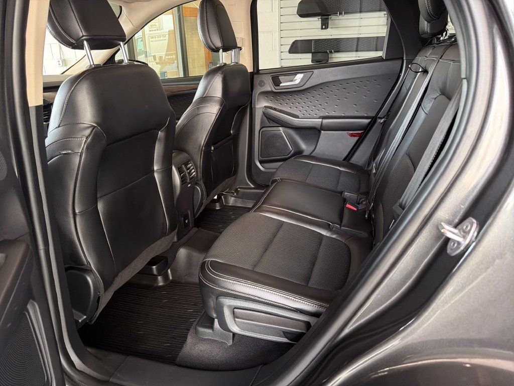 Used 2020 Ford Escape Titanium AWD/4WD image 16