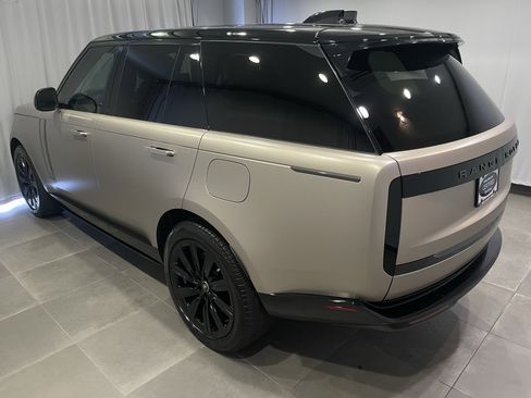 Used 2025 Land Rover Range Rover Autobiography AWD/4WD image 4