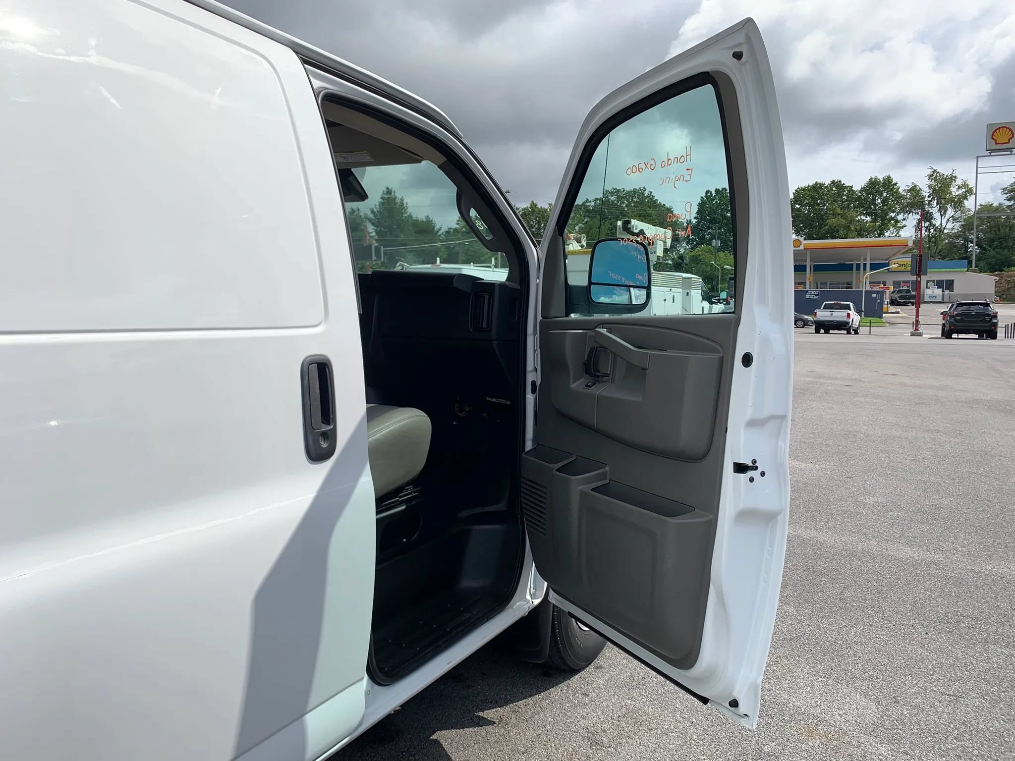 Used 2020 Chevrolet Express 3500 Extended w/ Driver Convenience Package RWD image 22